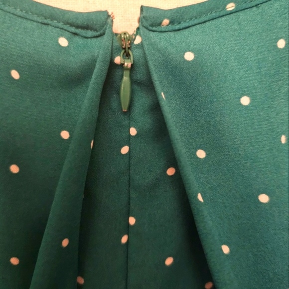 Sleeveless Kelly Green Top - Picture 3 of 5